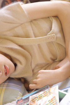 女生下面抠出很多白色豆腐渣